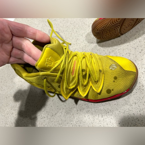 Nike Kyrie 5 SpongeBob SquarePants Shoes - Picture 8 of 9
